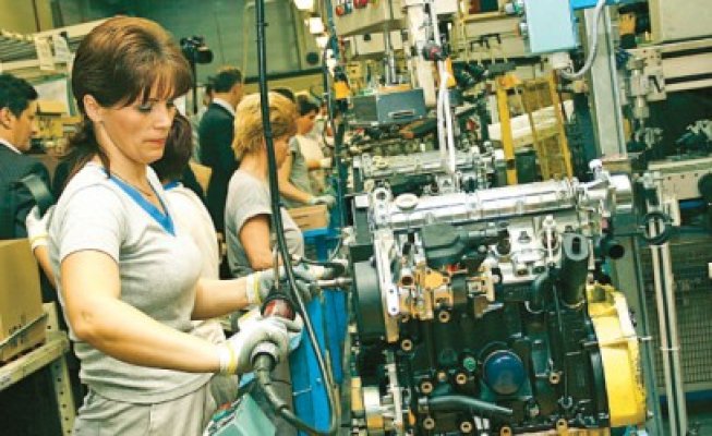 Dacia îşi opreşte parţial producţia